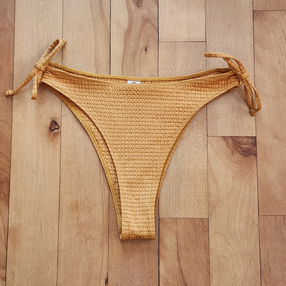 Tropic of C Savanna Side Tie Waffle Bikini Bottoms - L